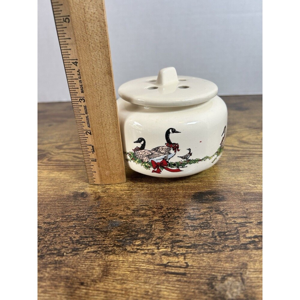 Vintage Christmas Country Geese Potpourri Burner Crock Jar Ceramic Taiwan  1987 - Picture 10 of 13